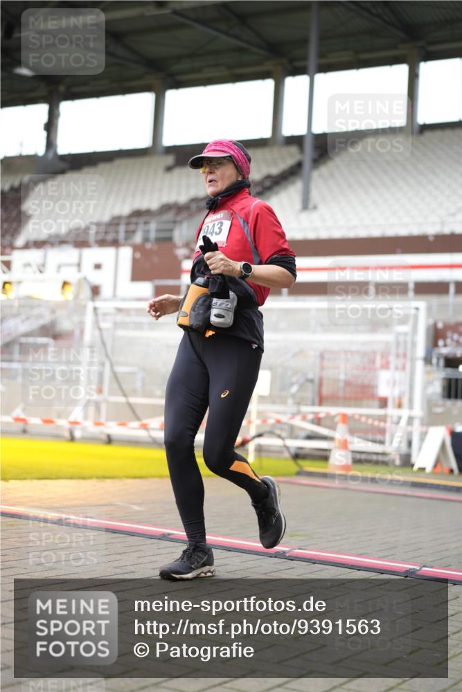 07.12.2025 - St. Pauli X-Mass-Run No. 15 Patografie http://msf.ph/oto/9391563 07.12.2025 10:38:45 Ziel 1250, 1255, 2943, 3058, 3061 meine-sportfotos.de