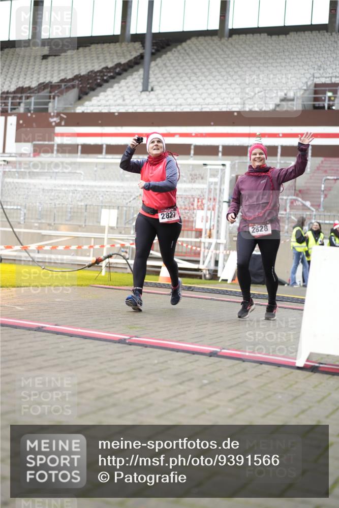 07.12.2025 - St. Pauli X-Mass-Run No. 15 Patografie http://msf.ph/oto/9391566 07.12.2025 10:38:55 Ziel 1250, 1255, 1417, 2827, 2828, 2943, 3061 meine-sportfotos.de