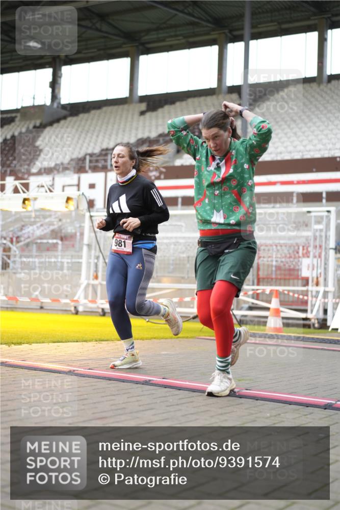 07.12.2025 - St. Pauli X-Mass-Run No. 15 Patografie http://msf.ph/oto/9391574 07.12.2025 10:39:21 Ziel 981, 1796, 1889, 2354, 3118, 3240 meine-sportfotos.de