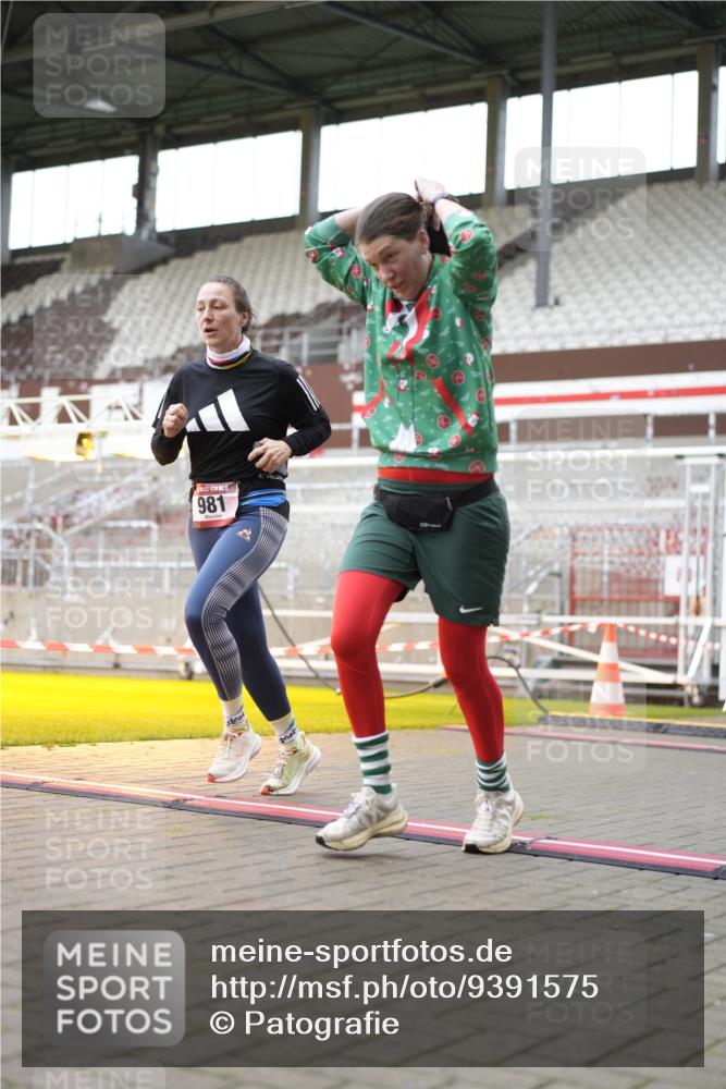 07.12.2025 - St. Pauli X-Mass-Run No. 15 Patografie http://msf.ph/oto/9391575 07.12.2025 10:39:22 Ziel 981, 1796, 1889, 2354, 3118, 3240, 3242 meine-sportfotos.de