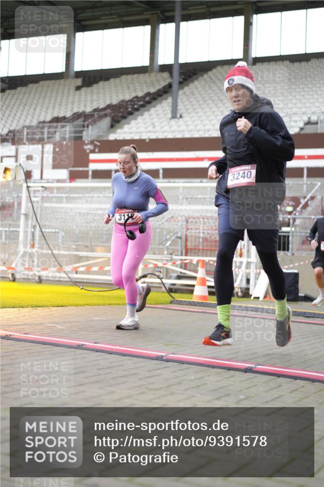 07.12.2025 - St. Pauli X-Mass-Run No. 15 Patografie http://msf.ph/oto/9391578 07.12.2025 10:39:25 Ziel 981, 1796, 1889, 2354, 2420, 3118, 3240, 3242 meine-sportfotos.de