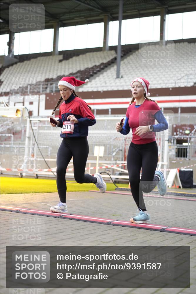 07.12.2025 - St. Pauli X-Mass-Run No. 15 Patografie http://msf.ph/oto/9391587 07.12.2025 10:39:33 Ziel 981, 1796, 1889, 2354, 2420, 2588, 3118, 3240, 3242, 4207, 4211 meine-sportfotos.de