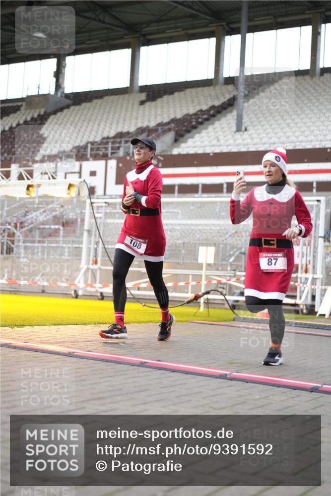 07.12.2025 - St. Pauli X-Mass-Run No. 15 Patografie http://msf.ph/oto/9391592 07.12.2025 10:39:48 Ziel 87, 108, 827, 1604, 1748, 1749, 2588, 2754, 4207, 4211 meine-sportfotos.de