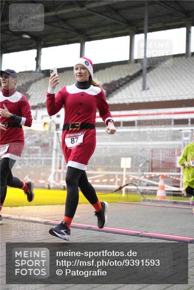 07.12.2025 - St. Pauli X-Mass-Run No. 15 Patografie http://msf.ph/oto/9391593 07.12.2025 10:39:48 Ziel 87, 108, 827, 1604, 1748, 1749, 2588, 2754, 4207, 4211 meine-sportfotos.de