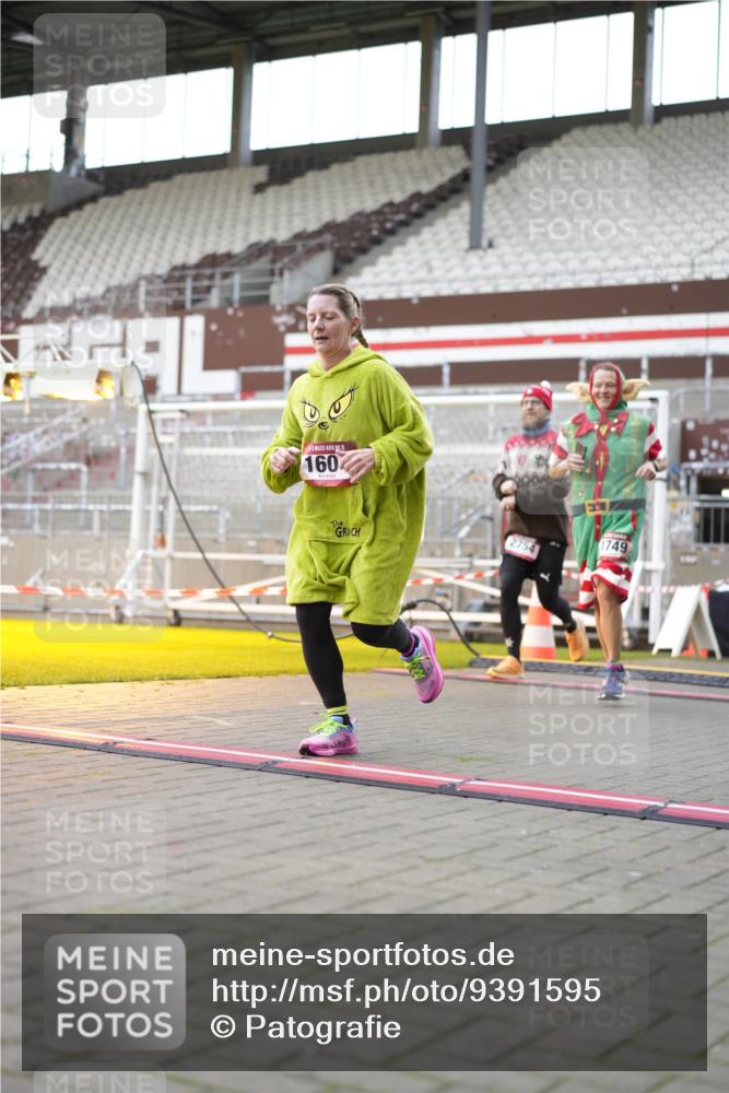 07.12.2025 - St. Pauli X-Mass-Run No. 15 Patografie http://msf.ph/oto/9391595 07.12.2025 10:39:49 Ziel 87, 108, 827, 1604, 1748, 1749, 2588, 2754 meine-sportfotos.de