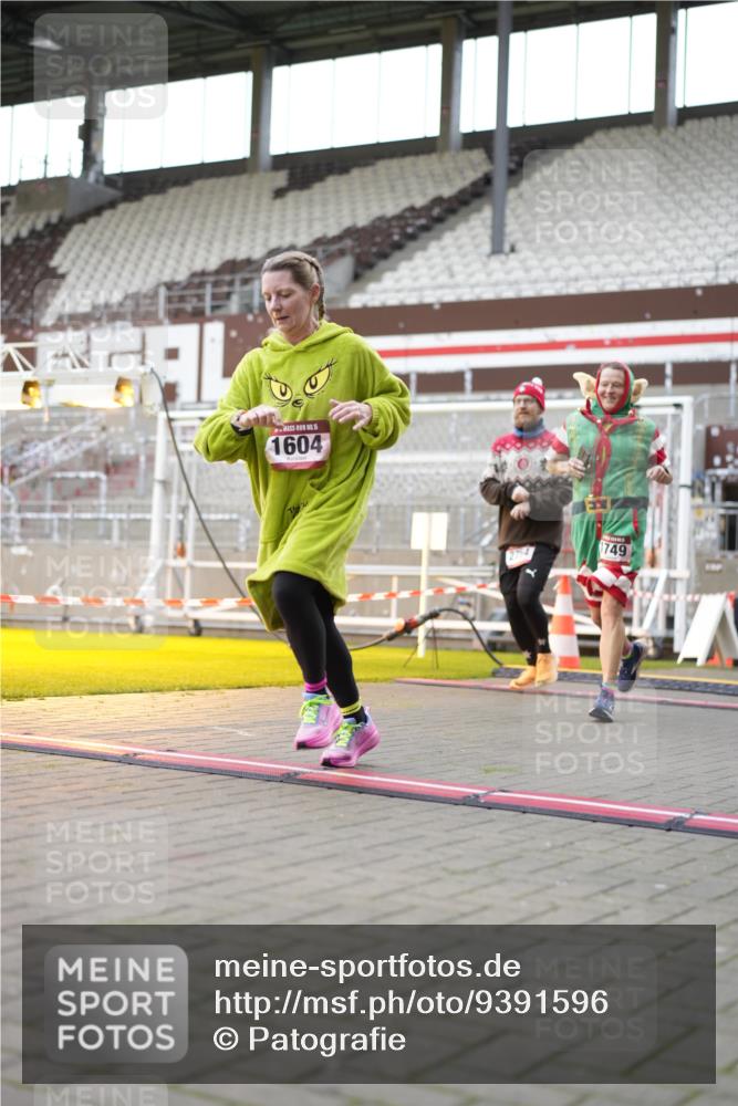 07.12.2025 - St. Pauli X-Mass-Run No. 15 Patografie http://msf.ph/oto/9391596 07.12.2025 10:39:50 Ziel 87, 108, 827, 1604, 1748, 1749, 2588, 2754 meine-sportfotos.de