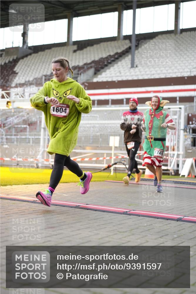 07.12.2025 - St. Pauli X-Mass-Run No. 15 Patografie http://msf.ph/oto/9391597 07.12.2025 10:39:50 Ziel 87, 108, 827, 1604, 1748, 1749, 2588, 2754 meine-sportfotos.de