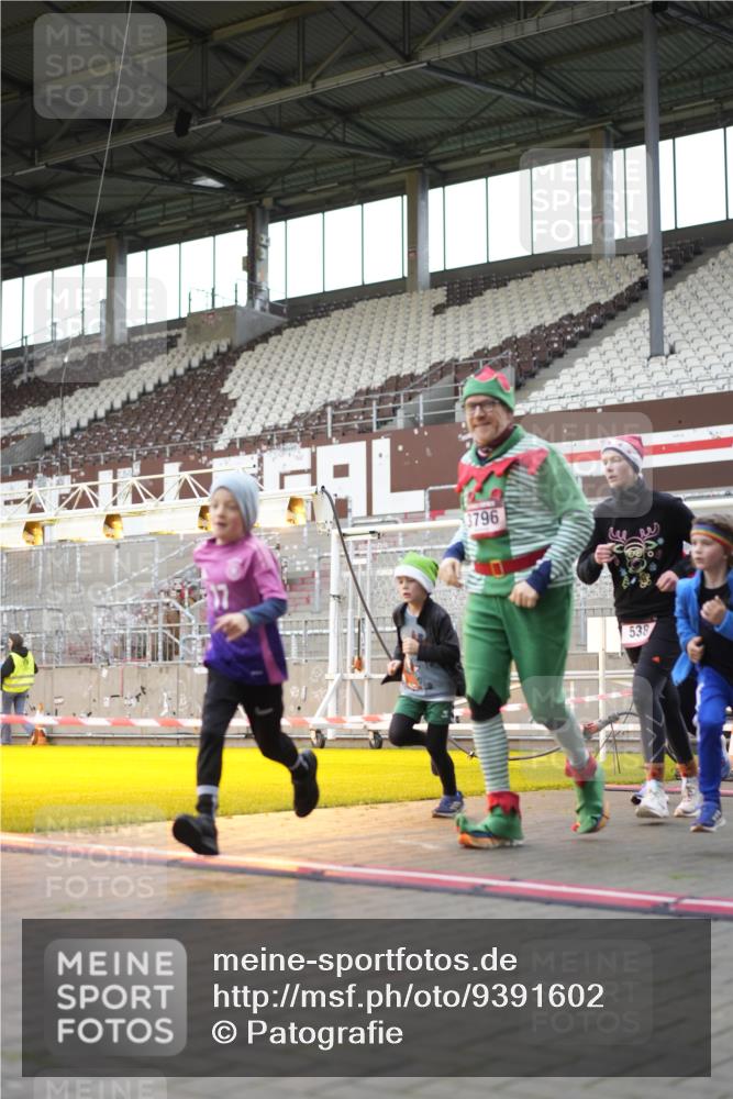 07.12.2025 - St. Pauli X-Mass-Run No. 15 Patografie http://msf.ph/oto/9391602 07.12.2025 10:40:05 Ziel 230, 538, 580, 827, 1748, 1749, 2754, 3796, 3797, 4874, 4878 meine-sportfotos.de