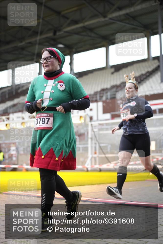 07.12.2025 - St. Pauli X-Mass-Run No. 15 Patografie http://msf.ph/oto/9391608 07.12.2025 10:40:07 Ziel 230, 538, 580, 3161, 3164, 3796, 3797, 4874, 4878 meine-sportfotos.de