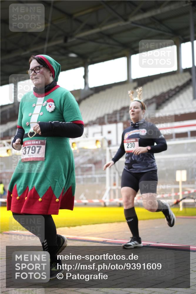 07.12.2025 - St. Pauli X-Mass-Run No. 15 Patografie http://msf.ph/oto/9391609 07.12.2025 10:40:07 Ziel 230, 538, 580, 3161, 3164, 3796, 3797, 4874, 4878 meine-sportfotos.de