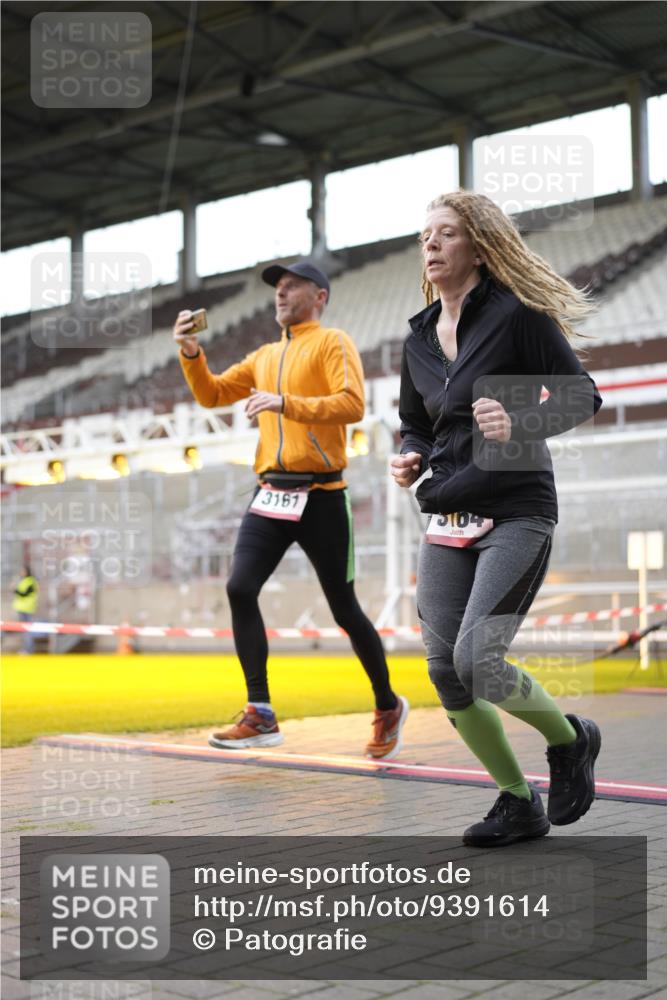 07.12.2025 - St. Pauli X-Mass-Run No. 15 Patografie http://msf.ph/oto/9391614 07.12.2025 10:40:12 Ziel 230, 538, 580, 731, 735, 2169, 3161, 3164, 3796, 3797, 4874, 4878 meine-sportfotos.de