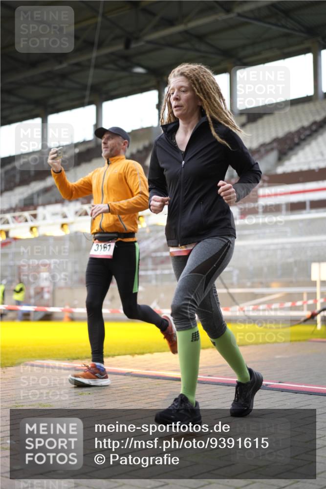 07.12.2025 - St. Pauli X-Mass-Run No. 15 Patografie http://msf.ph/oto/9391615 07.12.2025 10:40:12 Ziel 230, 538, 580, 731, 735, 2169, 3161, 3164, 3796, 3797, 4874, 4878 meine-sportfotos.de