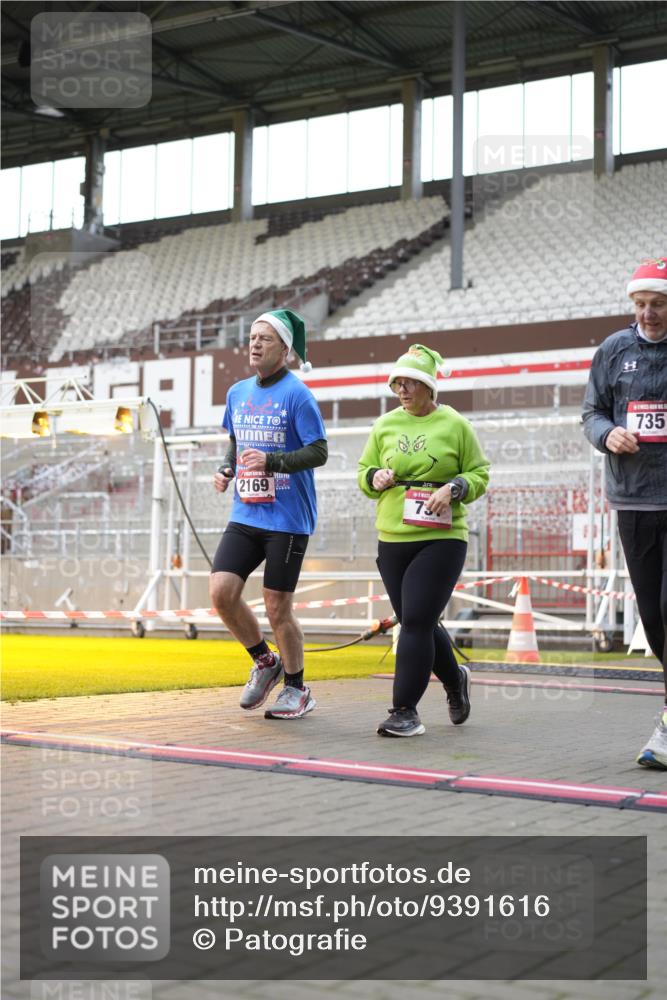 07.12.2025 - St. Pauli X-Mass-Run No. 15 Patografie http://msf.ph/oto/9391616 07.12.2025 10:40:16 Ziel 230, 538, 580, 731, 735, 2169, 3161, 3164, 3796, 3797, 4874, 4878 meine-sportfotos.de