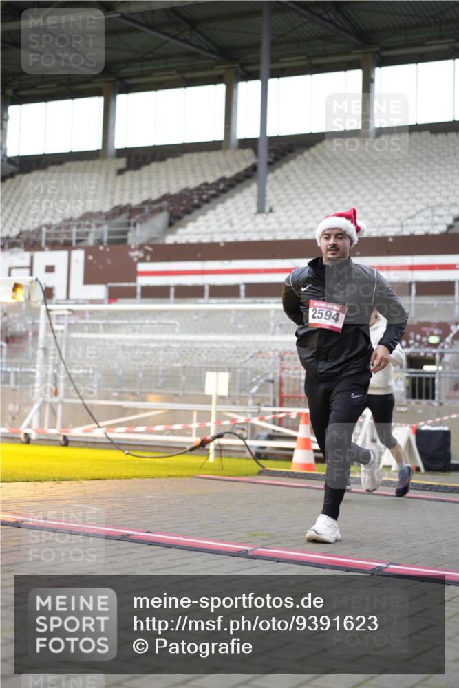 07.12.2025 - St. Pauli X-Mass-Run No. 15 Patografie http://msf.ph/oto/9391623 07.12.2025 10:40:25 Ziel 731, 735, 2169, 2594, 2916, 3161, 3164, 3244, 3407, 3408, 4041 meine-sportfotos.de