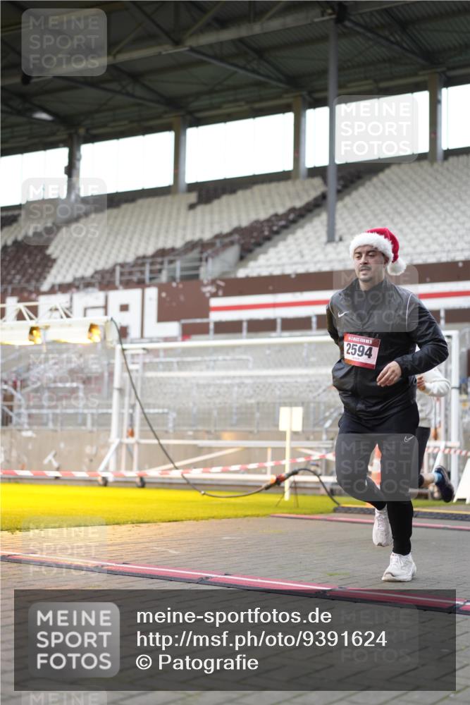 07.12.2025 - St. Pauli X-Mass-Run No. 15 Patografie http://msf.ph/oto/9391624 07.12.2025 10:40:26 Ziel 731, 735, 1457, 2169, 2594, 2916, 3161, 3164, 3244, 3407, 3408, 4041, 4304 meine-sportfotos.de