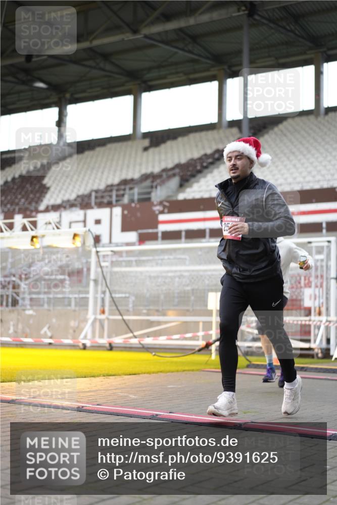 07.12.2025 - St. Pauli X-Mass-Run No. 15 Patografie http://msf.ph/oto/9391625 07.12.2025 10:40:26 Ziel 731, 735, 1457, 2169, 2594, 2916, 3161, 3164, 3244, 3407, 3408, 4041, 4304 meine-sportfotos.de
