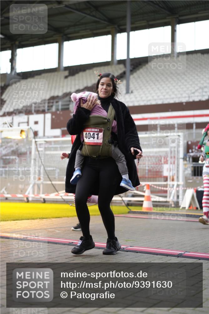 07.12.2025 - St. Pauli X-Mass-Run No. 15 Patografie http://msf.ph/oto/9391630 07.12.2025 10:40:30 Ziel 284, 406, 731, 735, 1457, 2169, 2594, 2916, 3244, 3407, 3408, 4041, 4304 meine-sportfotos.de