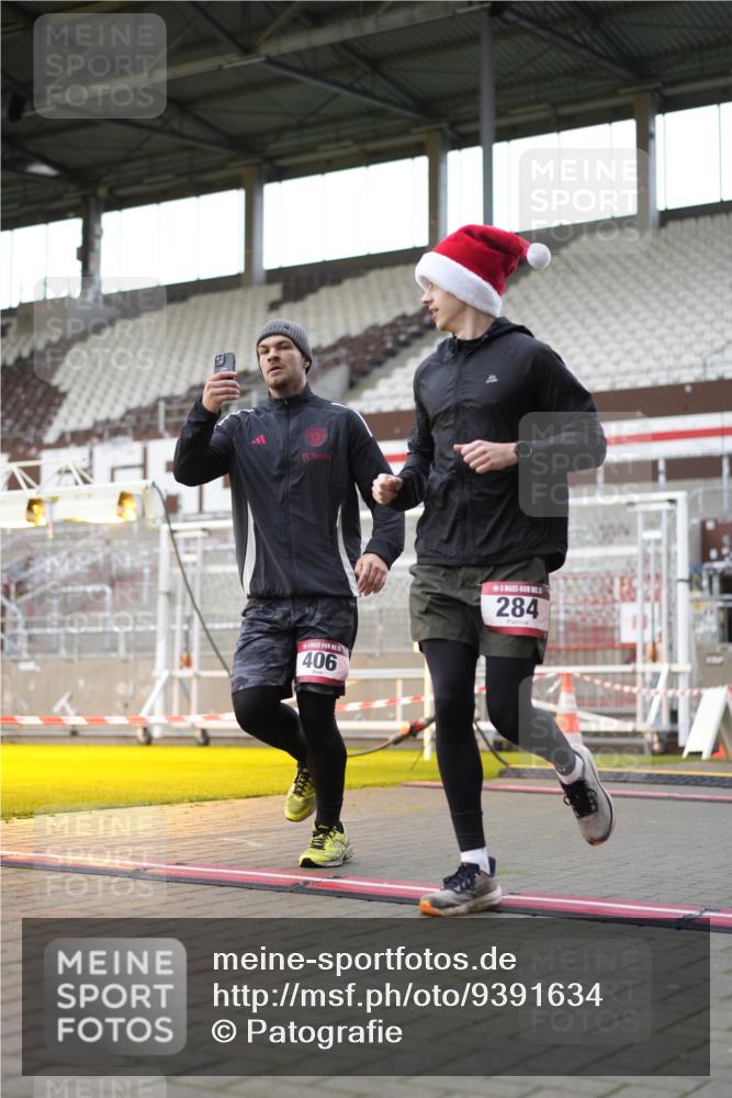 07.12.2025 - St. Pauli X-Mass-Run No. 15 Patografie http://msf.ph/oto/9391634 07.12.2025 10:40:33 Ziel 284, 406, 1457, 2555, 2559, 2594, 2916, 3244, 3407, 3408, 4041, 4304 meine-sportfotos.de