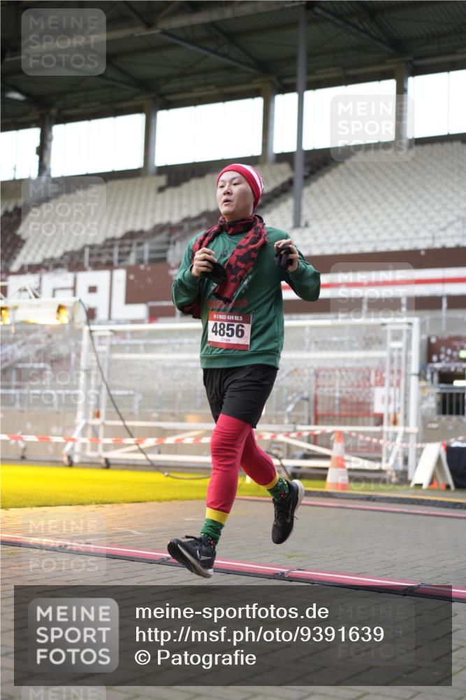 07.12.2025 - St. Pauli X-Mass-Run No. 15 Patografie http://msf.ph/oto/9391639 07.12.2025 10:40:42 Ziel 284, 288, 406, 1457, 2555, 2559, 3244, 3407, 4041, 4304, 4856, 4871 meine-sportfotos.de