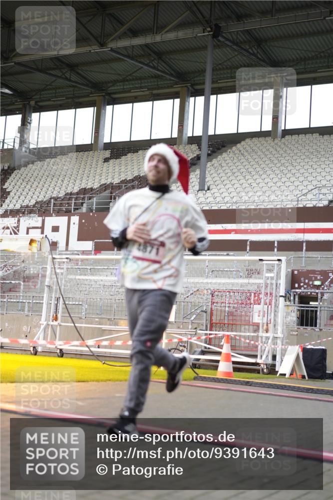 07.12.2025 - St. Pauli X-Mass-Run No. 15 Patografie http://msf.ph/oto/9391643 07.12.2025 10:40:46 Ziel 284, 288, 406, 1457, 2555, 2559, 3264, 3265, 4304, 4856, 4871 meine-sportfotos.de