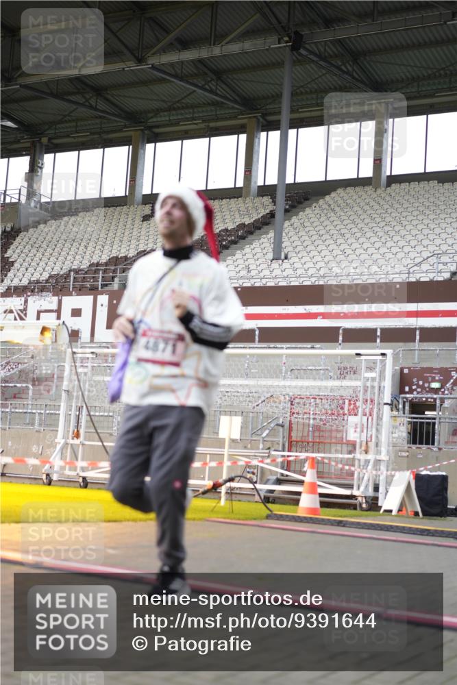 07.12.2025 - St. Pauli X-Mass-Run No. 15 Patografie http://msf.ph/oto/9391644 07.12.2025 10:40:46 Ziel 284, 288, 406, 1457, 2555, 2559, 3264, 3265, 4304, 4856, 4871 meine-sportfotos.de