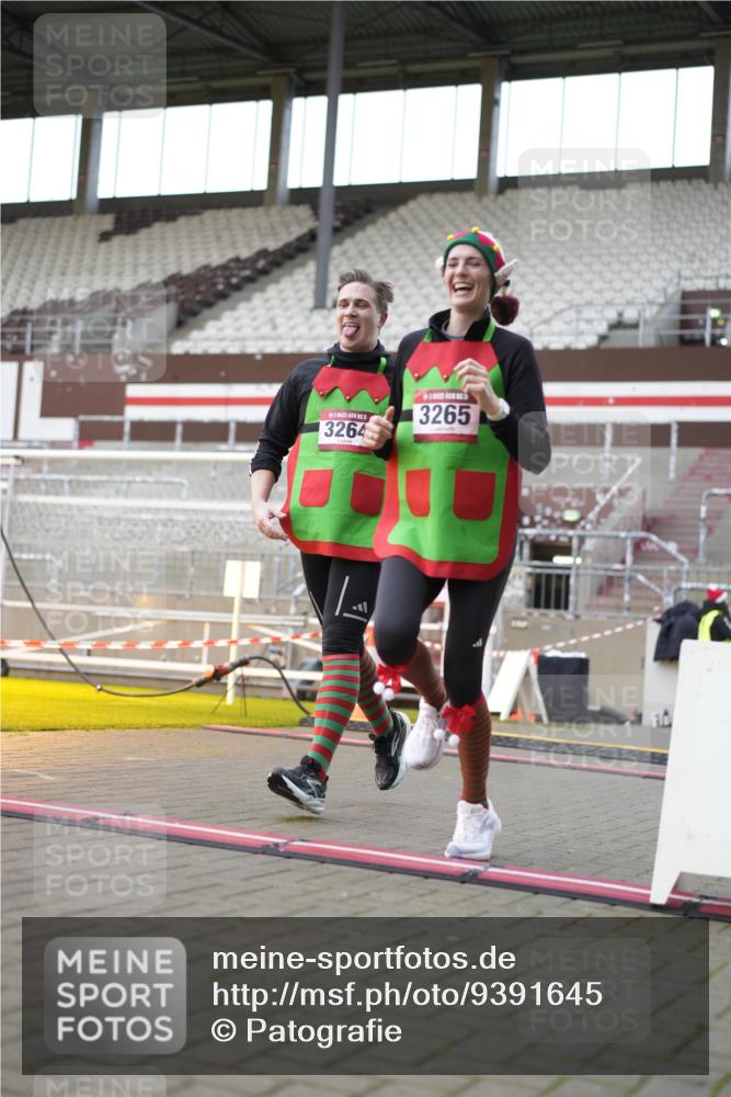 07.12.2025 - St. Pauli X-Mass-Run No. 15 Patografie http://msf.ph/oto/9391645 07.12.2025 10:40:51 Ziel 288, 952, 2555, 2559, 3264, 3265, 4773, 4856, 4871 meine-sportfotos.de