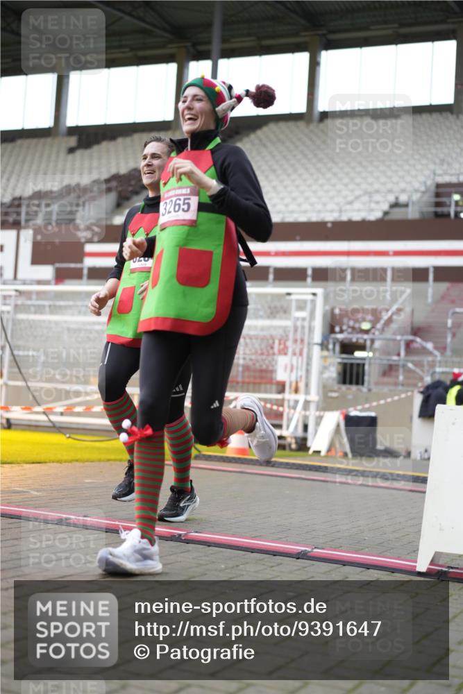 07.12.2025 - St. Pauli X-Mass-Run No. 15 Patografie http://msf.ph/oto/9391647 07.12.2025 10:40:51 Ziel 288, 952, 2555, 2559, 3264, 3265, 4773, 4856, 4871 meine-sportfotos.de