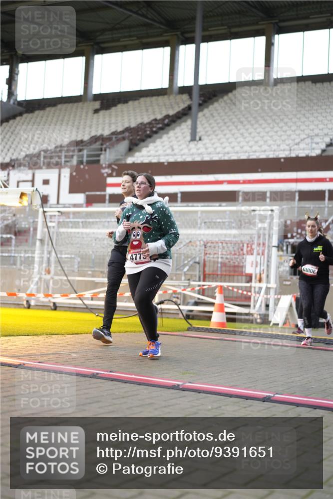 07.12.2025 - St. Pauli X-Mass-Run No. 15 Patografie http://msf.ph/oto/9391651 07.12.2025 10:40:57 Ziel 288, 449, 545, 952, 3264, 3265, 3951, 4773, 4856, 4871 meine-sportfotos.de