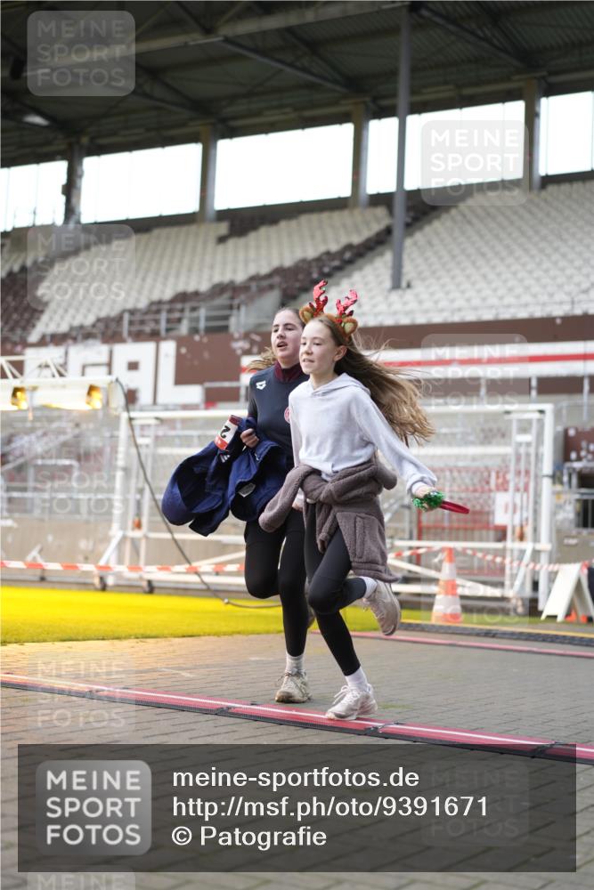 07.12.2025 - St. Pauli X-Mass-Run No. 15 Patografie http://msf.ph/oto/9391671 07.12.2025 10:41:12 Ziel 449, 545, 575, 1153, 2330, 2331, 3047, 3951, 4617 meine-sportfotos.de