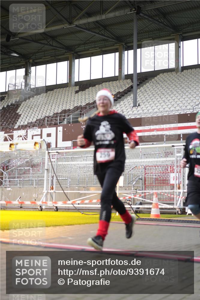 07.12.2025 - St. Pauli X-Mass-Run No. 15 Patografie http://msf.ph/oto/9391674 07.12.2025 10:41:19 Ziel 259, 575, 1153, 1275, 2330, 2331, 2507, 3047, 3392, 4617 meine-sportfotos.de