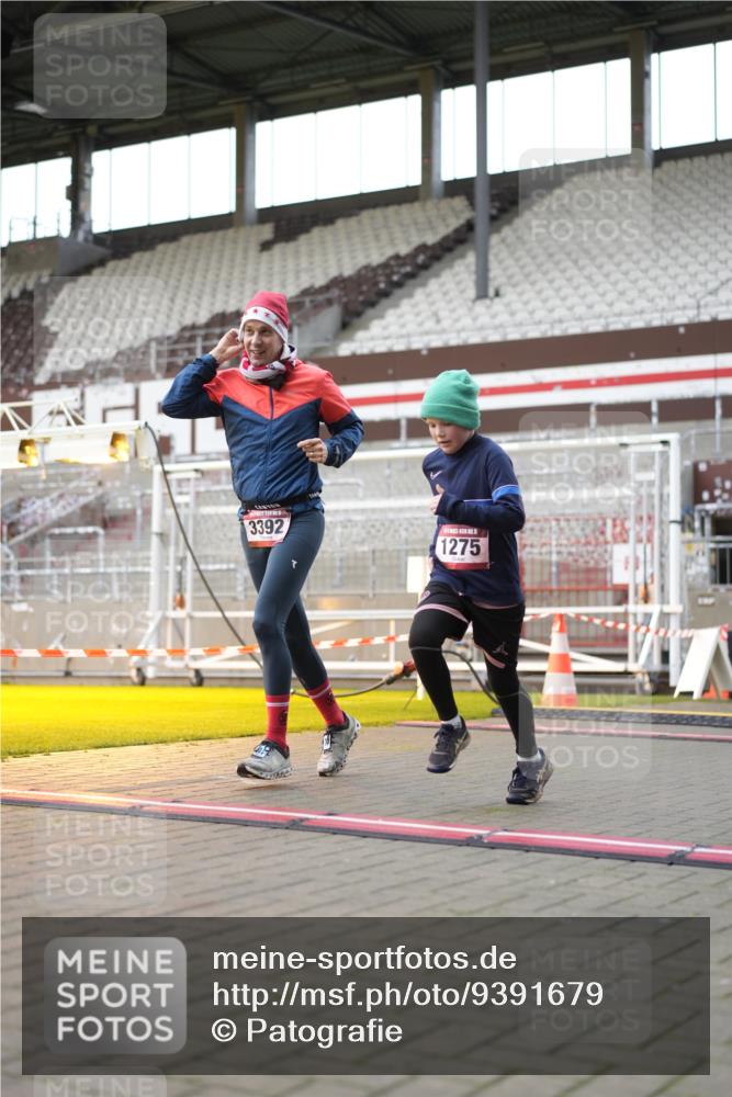 07.12.2025 - St. Pauli X-Mass-Run No. 15 Patografie http://msf.ph/oto/9391679 07.12.2025 10:41:24 Ziel 259, 1275, 2330, 2331, 2507, 3392 meine-sportfotos.de