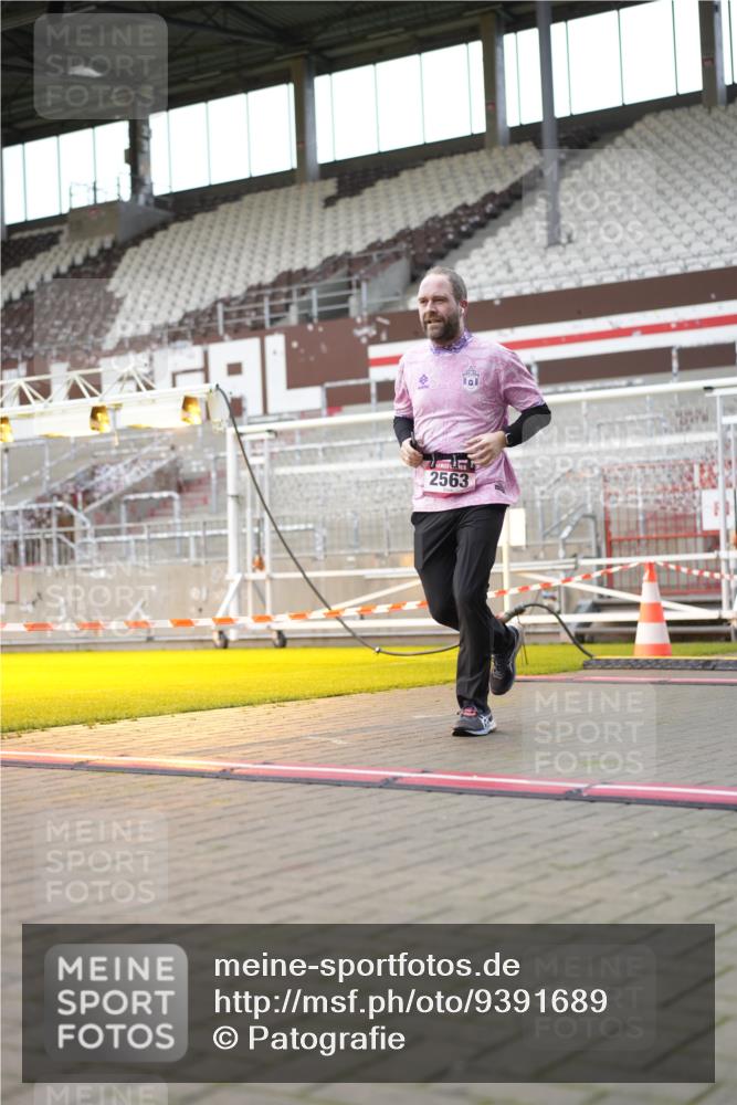 07.12.2025 - St. Pauli X-Mass-Run No. 15 Patografie http://msf.ph/oto/9391689 07.12.2025 10:41:39 Ziel 141, 279, 322, 1275, 2288, 2563, 3392 meine-sportfotos.de