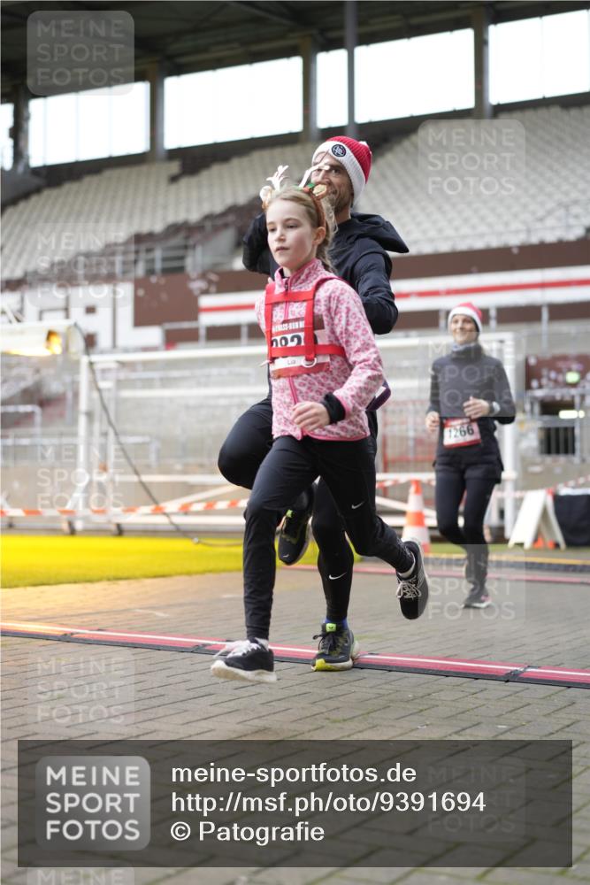 07.12.2025 - St. Pauli X-Mass-Run No. 15 Patografie http://msf.ph/oto/9391694 07.12.2025 10:41:46 Ziel 141, 279, 322, 1266, 2288, 2563, 2829, 2831 meine-sportfotos.de