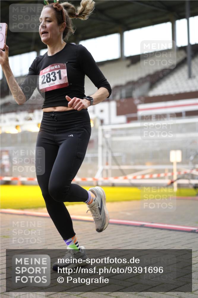 07.12.2025 - St. Pauli X-Mass-Run No. 15 Patografie http://msf.ph/oto/9391696 07.12.2025 10:41:49 Ziel 141, 279, 322, 1266, 1675, 2563, 2829, 2831 meine-sportfotos.de