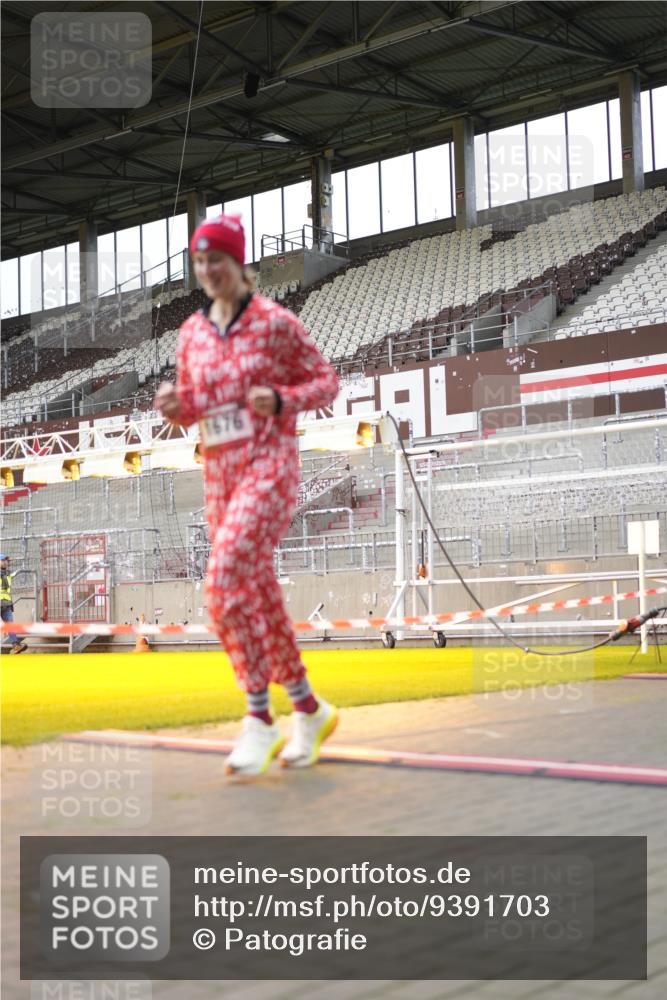 07.12.2025 - St. Pauli X-Mass-Run No. 15 Patografie http://msf.ph/oto/9391703 07.12.2025 10:41:55 Ziel 968, 1266, 1674, 1675, 1676, 2829, 2831 meine-sportfotos.de