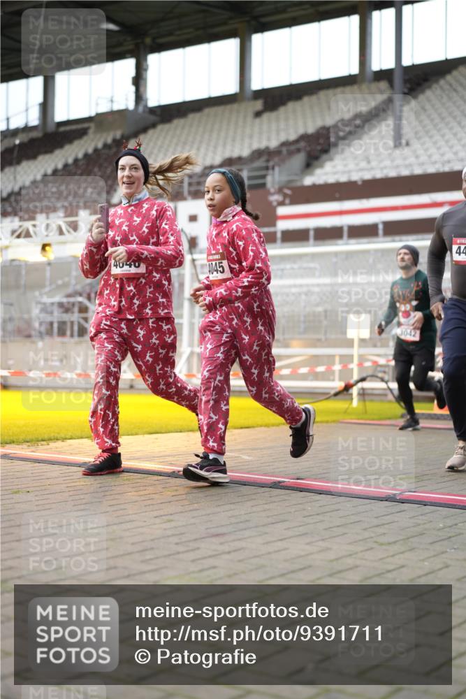 07.12.2025 - St. Pauli X-Mass-Run No. 15 Patografie http://msf.ph/oto/9391711 07.12.2025 10:42:06 Ziel 968, 1674, 1675, 1676, 2261, 3042, 4045, 4046, 4441, 4622 meine-sportfotos.de