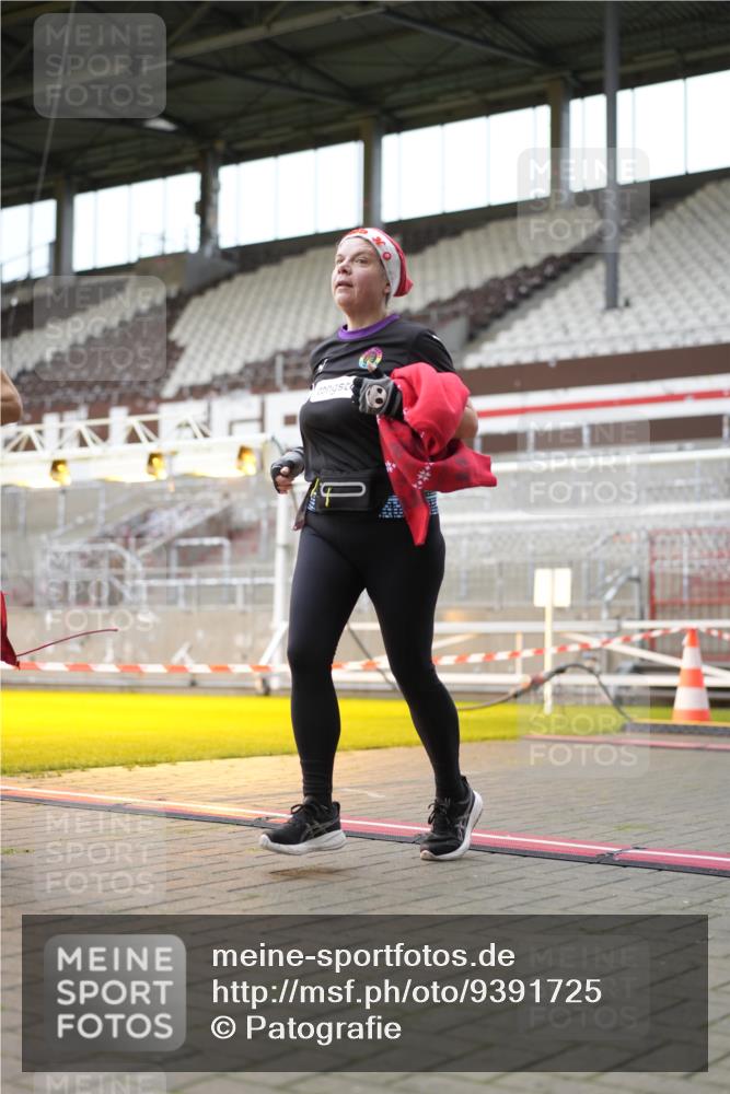 07.12.2025 - St. Pauli X-Mass-Run No. 15 Patografie http://msf.ph/oto/9391725 07.12.2025 10:42:18 Ziel 116, 563, 1272, 1438, 2013, 2157, 2261, 2722, 2931, 3042, 3399, 4045, 4046, 4441, 4622 meine-sportfotos.de