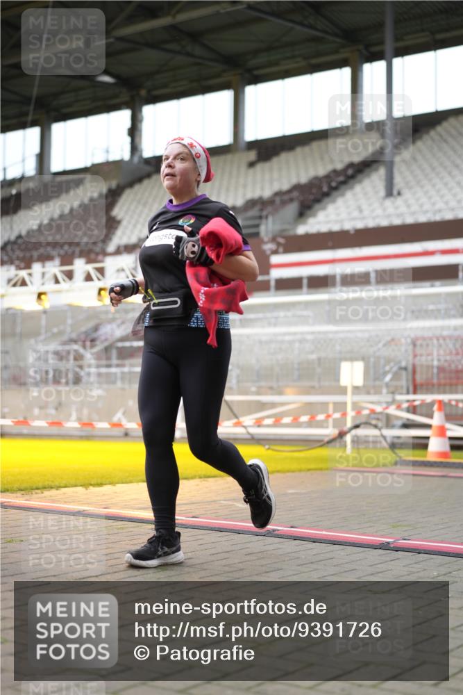 07.12.2025 - St. Pauli X-Mass-Run No. 15 Patografie http://msf.ph/oto/9391726 07.12.2025 10:42:18 Ziel 116, 563, 1272, 1438, 2013, 2157, 2261, 2722, 2931, 3042, 3399, 4045, 4046, 4441, 4622 meine-sportfotos.de