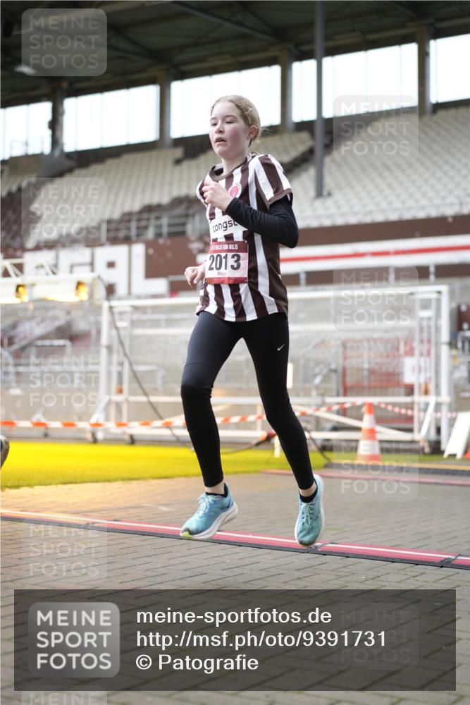 07.12.2025 - St. Pauli X-Mass-Run No. 15 Patografie http://msf.ph/oto/9391731 07.12.2025 10:42:21 Ziel 116, 563, 1272, 1358, 1438, 2012, 2013, 2157, 2261, 2722, 2931, 3042, 3399, 4441, 4622 meine-sportfotos.de