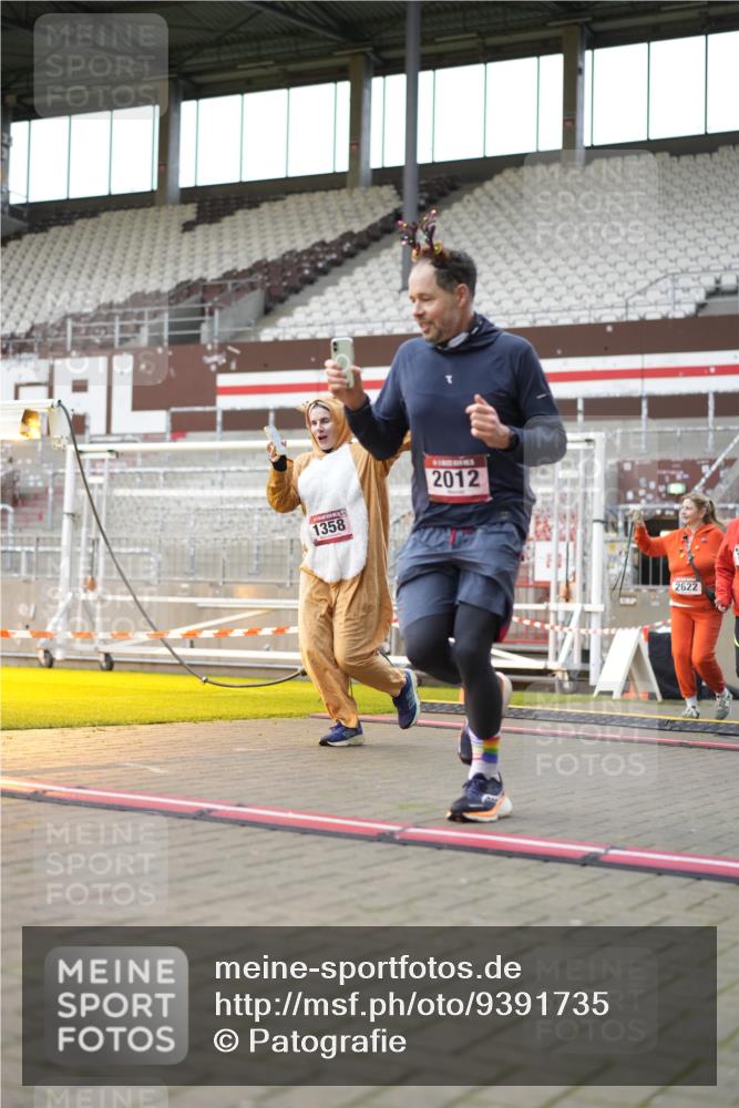 07.12.2025 - St. Pauli X-Mass-Run No. 15 Patografie http://msf.ph/oto/9391735 07.12.2025 10:42:26 Ziel 116, 519, 563, 1272, 1358, 1434, 1438, 2012, 2013, 2155, 2157, 2621, 2622, 2722, 2931, 3399, 4394 meine-sportfotos.de