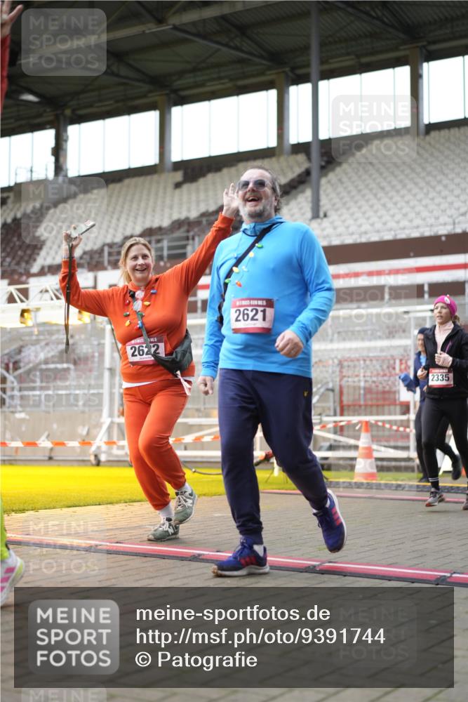 07.12.2025 - St. Pauli X-Mass-Run No. 15 Patografie http://msf.ph/oto/9391744 07.12.2025 10:42:29 Ziel 519, 563, 625, 1272, 1358, 1434, 2012, 2013, 2061, 2155, 2157, 2621, 2622, 2722, 2931, 3399, 4394 meine-sportfotos.de