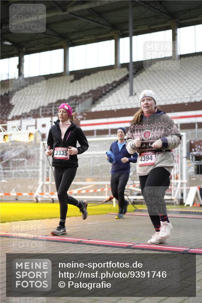 07.12.2025 - St. Pauli X-Mass-Run No. 15 Patografie http://msf.ph/oto/9391746 07.12.2025 10:42:30 Ziel 519, 563, 625, 1272, 1358, 1434, 2012, 2013, 2061, 2155, 2157, 2621, 2622, 2722, 2931, 3399, 4394 meine-sportfotos.de