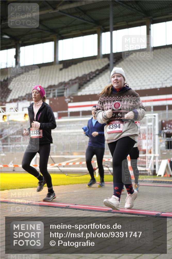 07.12.2025 - St. Pauli X-Mass-Run No. 15 Patografie http://msf.ph/oto/9391747 07.12.2025 10:42:30 Ziel 519, 563, 625, 1272, 1358, 1434, 2012, 2013, 2061, 2155, 2157, 2621, 2622, 2722, 2931, 3399, 4394 meine-sportfotos.de