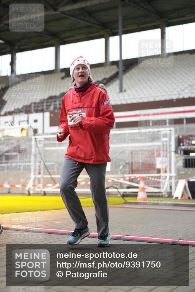 07.12.2025 - St. Pauli X-Mass-Run No. 15 Patografie http://msf.ph/oto/9391750 07.12.2025 10:42:32 Ziel 519, 563, 625, 1272, 1358, 1434, 2012, 2013, 2061, 2155, 2157, 2621, 2622, 2722, 2931, 3399, 4394, 4594 meine-sportfotos.de