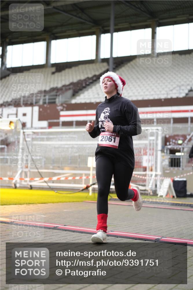 07.12.2025 - St. Pauli X-Mass-Run No. 15 Patografie http://msf.ph/oto/9391751 07.12.2025 10:42:34 Ziel 519, 563, 625, 1272, 1358, 1434, 2012, 2013, 2061, 2155, 2157, 2621, 2622, 2722, 4394, 4594 meine-sportfotos.de