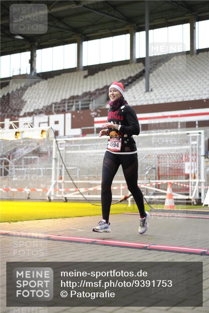 07.12.2025 - St. Pauli X-Mass-Run No. 15 Patografie http://msf.ph/oto/9391753 07.12.2025 10:42:36 Ziel 519, 598, 604, 625, 1358, 1434, 1758, 2012, 2061, 2155, 2621, 2622, 2722, 4394, 4594, 4857 meine-sportfotos.de