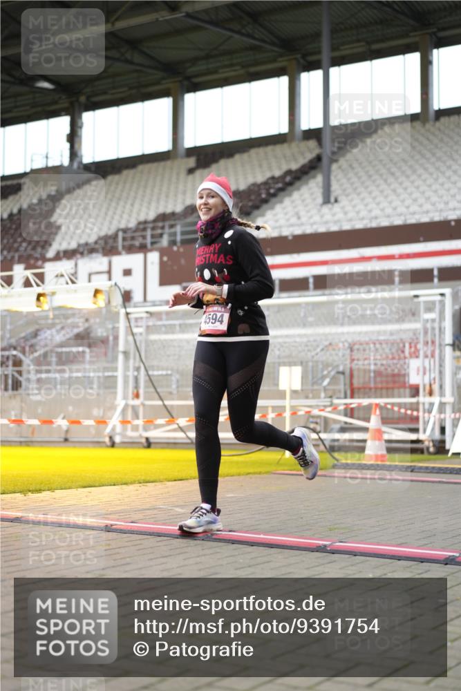 07.12.2025 - St. Pauli X-Mass-Run No. 15 Patografie http://msf.ph/oto/9391754 07.12.2025 10:42:36 Ziel 519, 598, 604, 625, 1358, 1434, 1758, 2012, 2061, 2155, 2621, 2622, 2722, 4394, 4594, 4857 meine-sportfotos.de