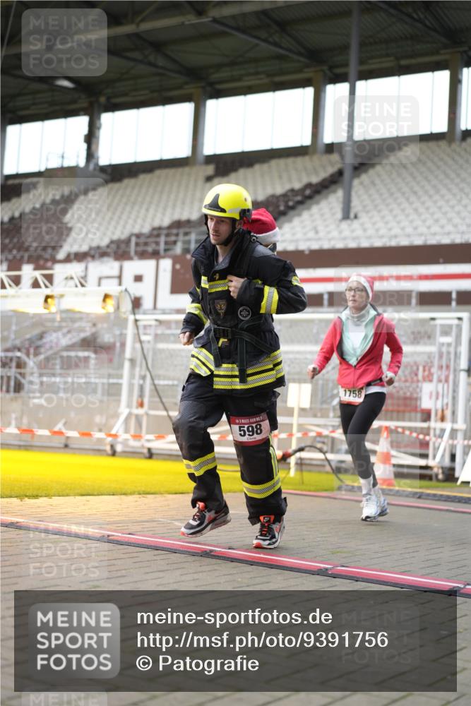 07.12.2025 - St. Pauli X-Mass-Run No. 15 Patografie http://msf.ph/oto/9391756 07.12.2025 10:42:40 Ziel 519, 598, 604, 625, 1358, 1434, 1758, 2012, 2061, 2155, 2621, 2622, 4394, 4594, 4857 meine-sportfotos.de