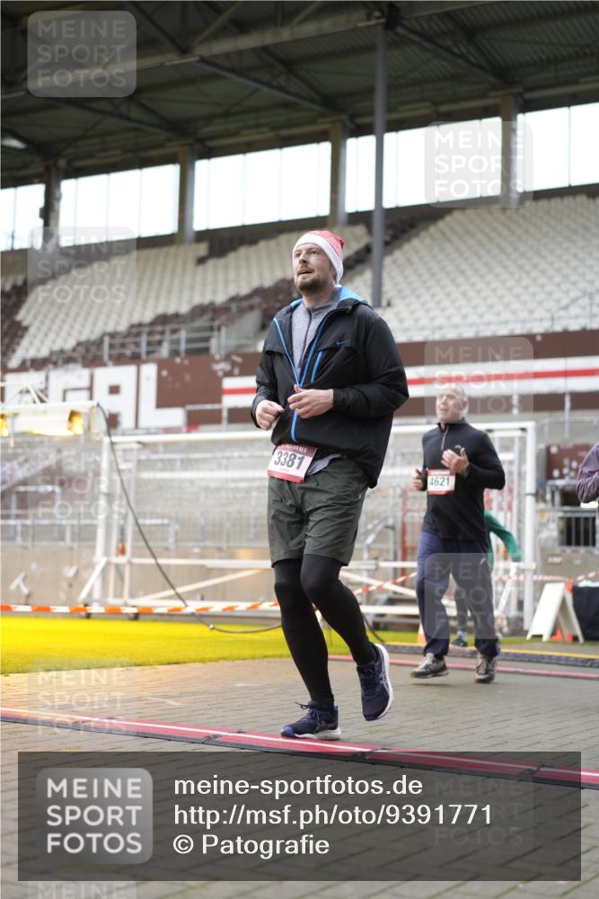 07.12.2025 - St. Pauli X-Mass-Run No. 15 Patografie http://msf.ph/oto/9391771 07.12.2025 10:42:55 Ziel 296, 598, 604, 1758, 2336, 2337, 2802, 2901, 3381, 4161, 4621, 4857 meine-sportfotos.de