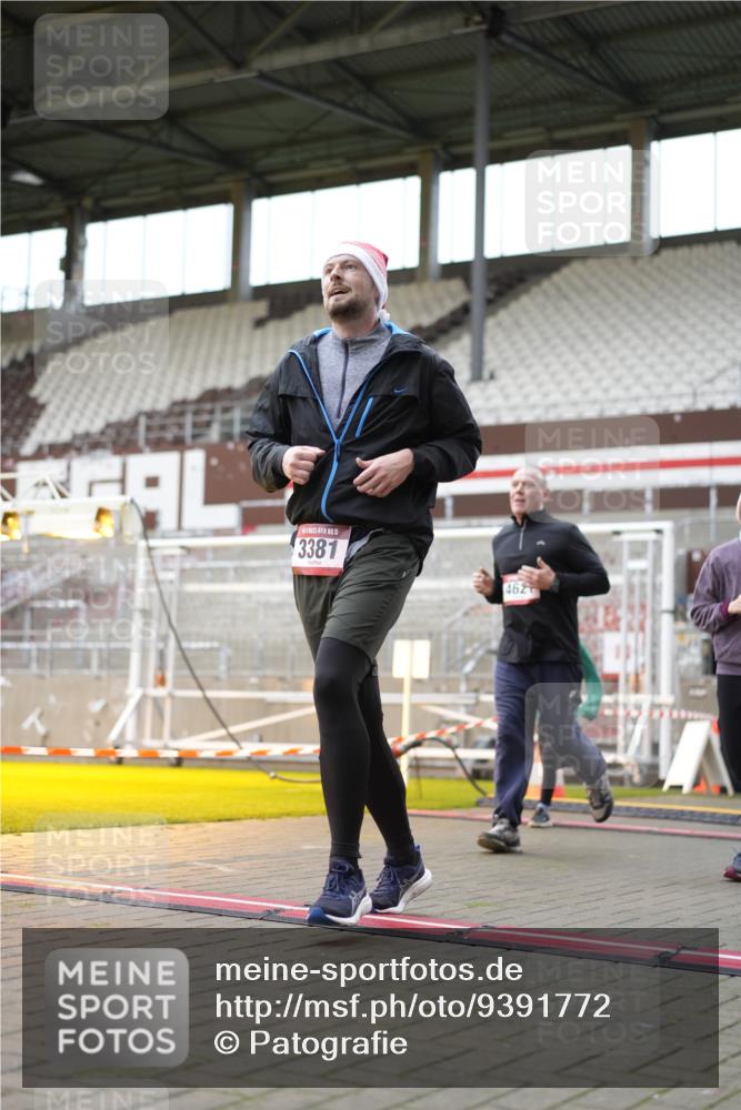 07.12.2025 - St. Pauli X-Mass-Run No. 15 Patografie http://msf.ph/oto/9391772 07.12.2025 10:42:55 Ziel 296, 598, 604, 1758, 2336, 2337, 2802, 2901, 3381, 4161, 4621, 4857 meine-sportfotos.de